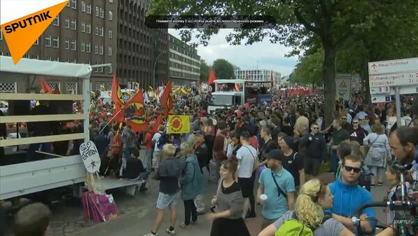 Демонстрация в Гамбурге против проведения саммита G20 - Sputnik Латвия