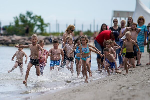 Bērnu skrējiens pa ūdeni - Sputnik Latvija