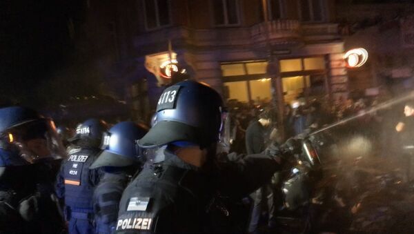 Третья ночь беспорядков в Гамбурге - Sputnik Латвия