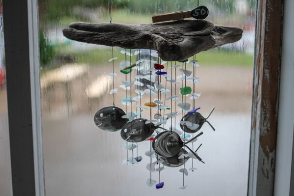 Украшения из стекла, морских камней и дерева, обкатанных морскими волнами - Sputnik Латвия