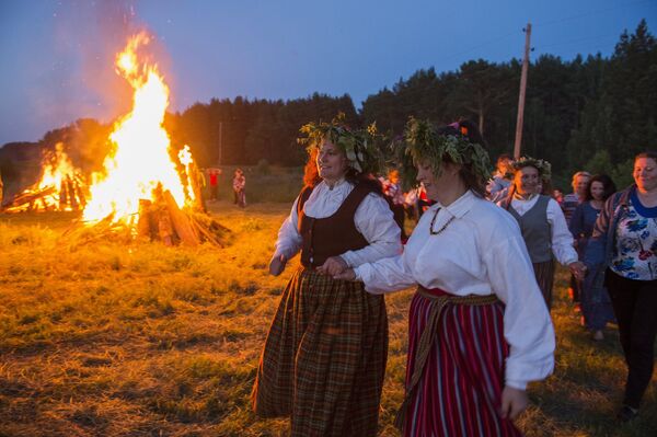 Латышский национальный праздник Лиго Латышский национальный праздник Лиго - Sputnik Латвия