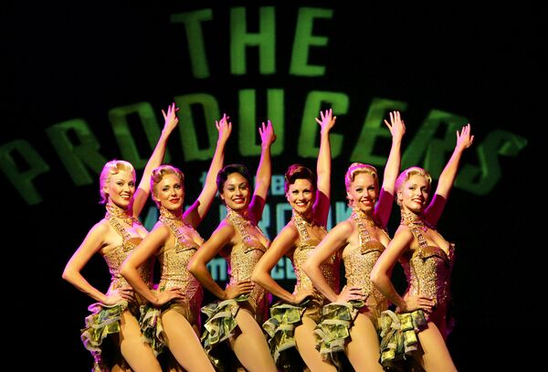 Мюзикл Продюсеры Мела Брукса, самое  награждаемое шоу в истории Бродвея - Sputnik Латвия