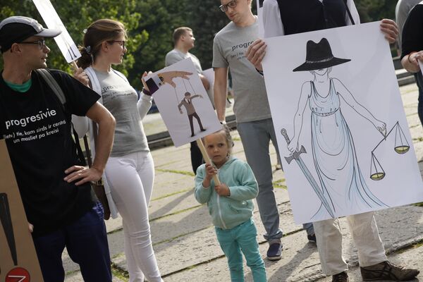 Акция протеста у главного здания Генеральной прокуратуры Латвии - Sputnik Латвия