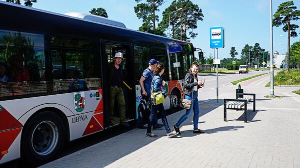 Остановка Улица Лазаретас на которой видеокамера автобуса зафиксировала Ваню Остановка Улица Лазаретас на которой видеокамера автобуса зафиксировала Ваню - Sputnik Латвия