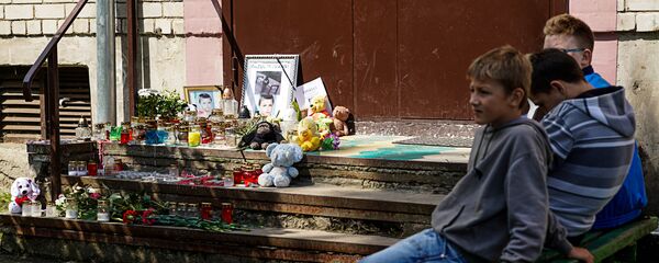 Дети у подъезда Вани Берладина Дети у подъезда Вани Берладина - Sputnik Латвия