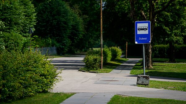 Конечная остановка автобуса номер 904 в посёлке Дубени Конечная остановка автобуса номер 904 в посёлке Дубени - Sputnik Латвия