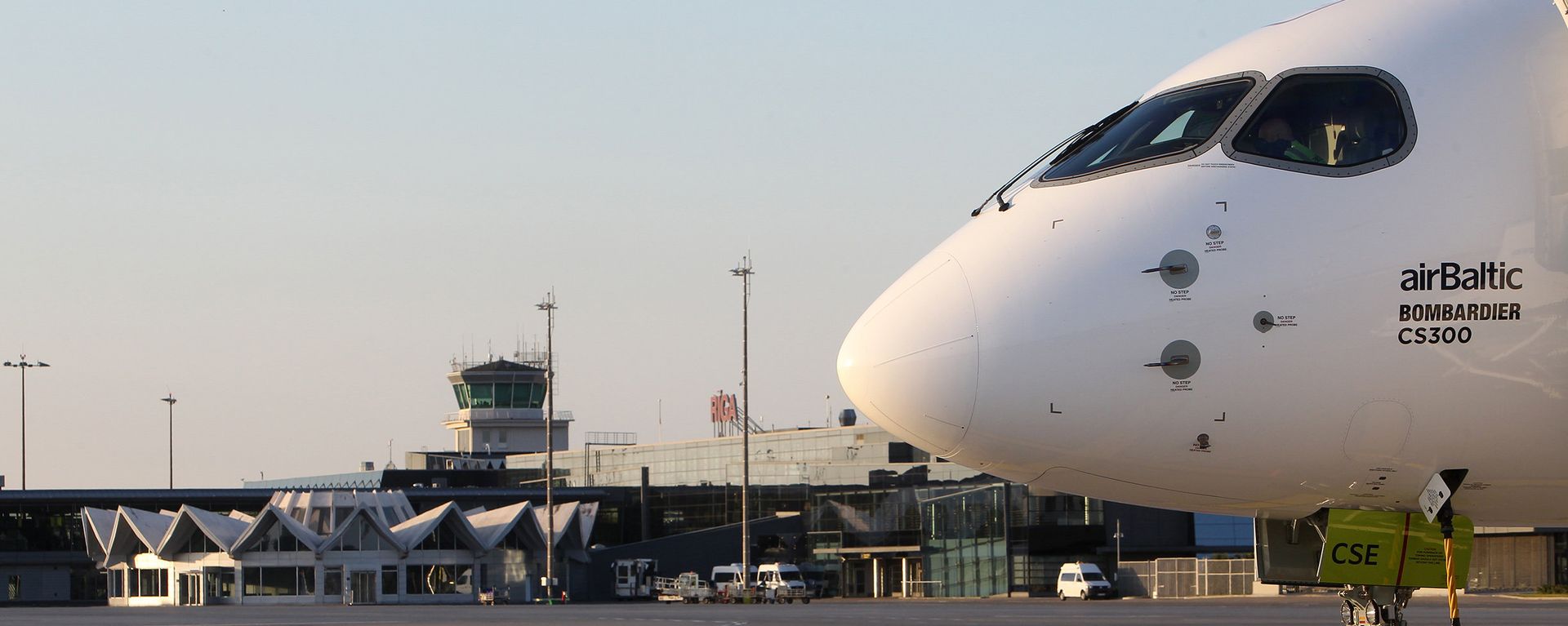 Самолет airBaltic в аэропорту Рига - Sputnik Латвия, 1920, 17.07.2026