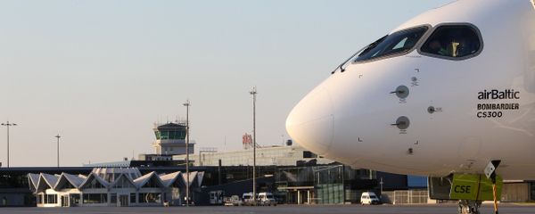 Самолет Air Baltic Bombardier CS300 аэропорту Рига - Sputnik Латвия