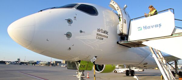 Самолет Air Baltic Bombardier CS300 аэропорту Рига Самолет Air Baltic Bombardier CS300 аэропорту Рига - Sputnik Latvija