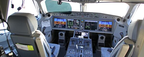 Lidmašīnas Air Baltic Bombardier CS300 pilota kabīne Lidmašīnas Air Baltic Bombardier CS300 pilota kabīne - Sputnik Latvija