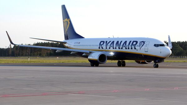 Самолет Ryanair в аэропорту Рига  - Sputnik Latvija