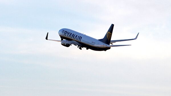 Самолет компании Ryanair взлетает из аэропорта Рига - Sputnik Latvija