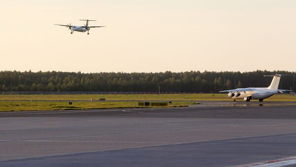 Самолет идет на посадку в аэропорту Рига - Sputnik Latvija