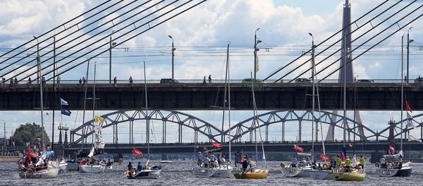 Даугава бурлит парусными лодками Даугава бурлит парусными лодками - Sputnik Latvija