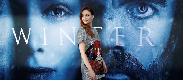 Софи Тернер на премьере нового сезона Игры престолов Софи Тернер на премьере нового сезона Игры престолов - Sputnik Latvija