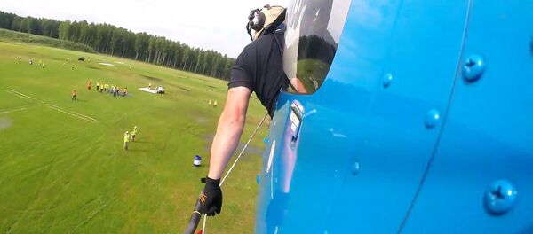 Этап Кубка мира по вертолетным гонкам впервые прошел в России Этап Кубка мира по вертолетным гонкам впервые прошел в России - Sputnik Латвия