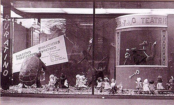 Витрина универмага Детский мир - Sputnik Латвия