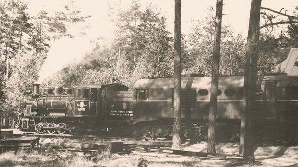 Локомотивы Рижской ДЖД - паровоз и тепловоз -- в первые годы ее работы - Sputnik Латвия