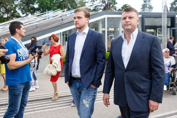 Предприниматель Айнар Шлесерс с сыном - Sputnik Latvija