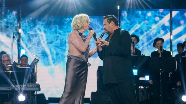 Лайма Вайкуле и Стас Михайлов исполнили песню Время прощаться Лайма Вайкуле и Стас Михайлов исполнили песню Время прощаться - Sputnik Латвия