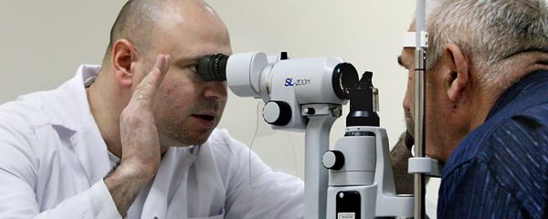 Врач-офтальмолог проводит прием пациента Врач-офтальмолог проводит прием пациента - Sputnik Latvija