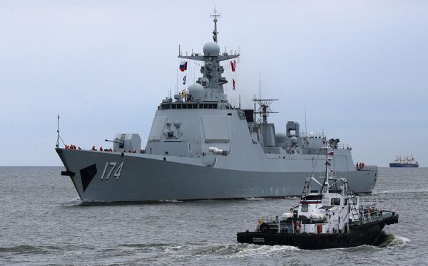 Ракетный эсминец Хэфэй из отряда боевых кораблей военно-морских сил Китая, прибывший в порт Балтийска для участия в российско-китайских учениях Морское взаимодействие – 2017 Ракетный эсминец Хэфэй из отряда боевых кораблей военно-морских сил Китая, прибывший в порт Балтийска для участия в российско-китайских учениях Морское взаимодействие – 2017 - Sputnik Латвия