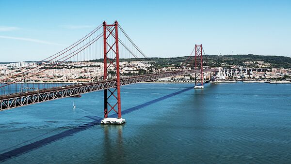 Висячий мост Абриль в Лиссабоне - Sputnik Латвия