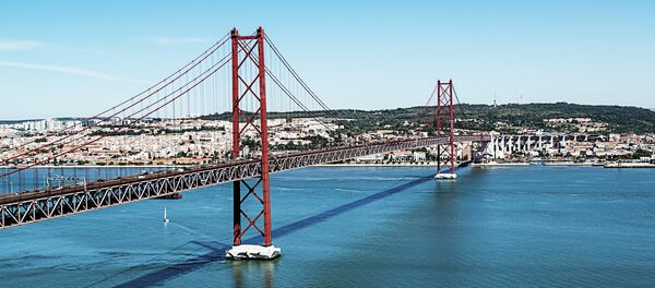 Висячий мост Абриль в Лиссабоне - Sputnik Латвия