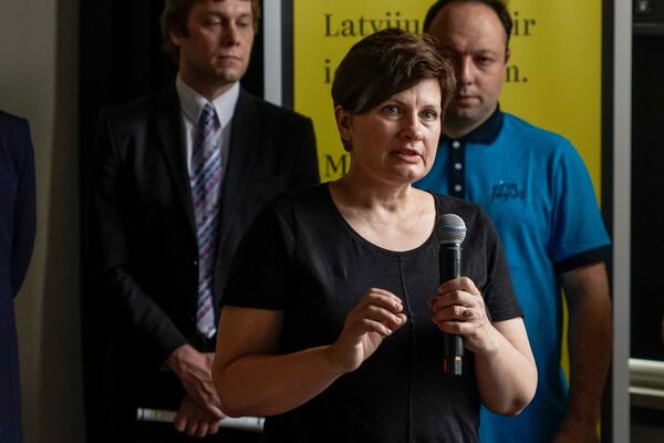 Русофобия, небрезгливость и универсальность: как остаться у власти в Латвии Русофобия, небрезгливость и универсальность: как остаться у власти в Латвии - Sputnik Латвия