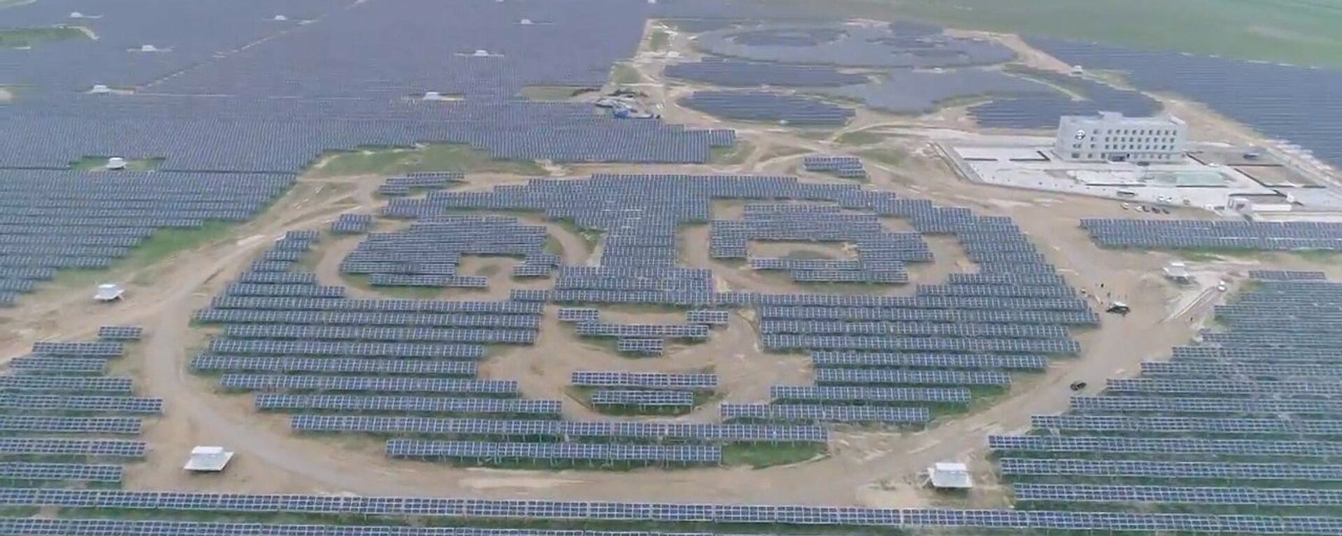 Солнечную электростанцию в виде панд построили в Китае - Sputnik Латвия, 1920, 26.07.2017