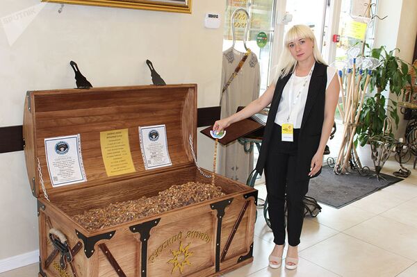 Самые длинные янтарные бусы - Sputnik Латвия