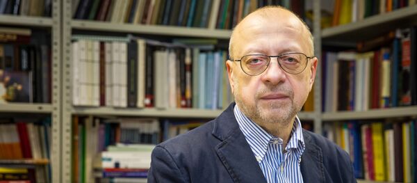 Доктор филологических наук, профессор Анатолий Баранов Доктор филологических наук, профессор Анатолий Баранов - Sputnik Латвия