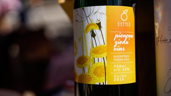 Вино из одуванчиков Вино из одуванчиков - Sputnik Латвия