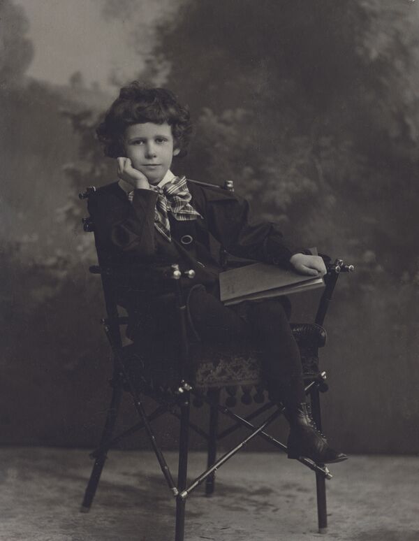 Кинорежиссер Сергей Эйзенштейн в детстве. 1907 год, фотограф Карлис Мария Хебеншпергер, Рига - Sputnik Латвия