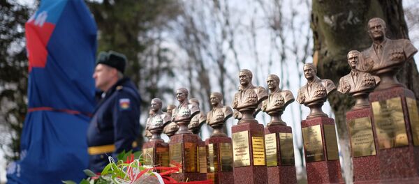 Открытие памятника погибшему в Сирии летчику Р.Хабибулину - Sputnik Латвия