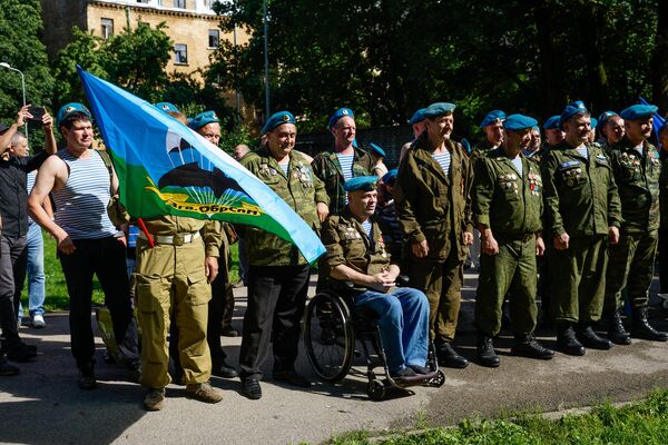 Десантники на празднике Воздушно-десантных войск в Риге Десантники на празднике Воздушно-десантных войск в Риге - Sputnik Латвия