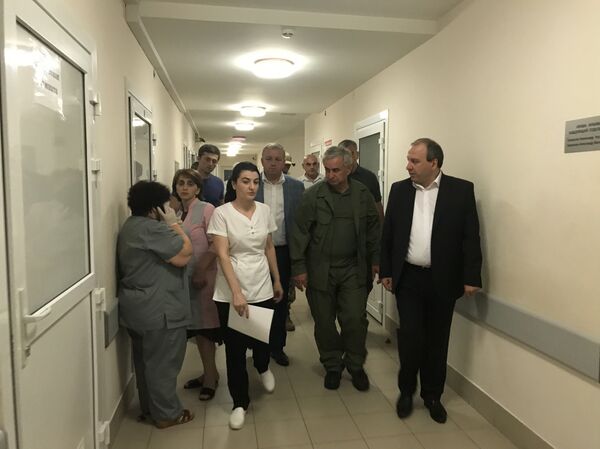 Рауль Хаджимба посетил в больнице пострадавших при взрыве в Приморском Рауль Хаджимба посетил в больнице пострадавших при взрыве в Приморском - Sputnik Латвия