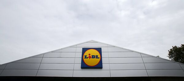 Логотип сети супермаркетов Lidl на фасаде крыши магазина Логотип сети супермаркетов Lidl на фасаде крыши магазина - Sputnik Latvija