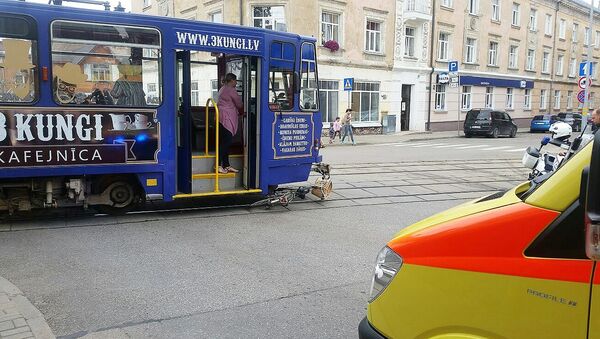 Велосипедистка попала под трамвай в Лиепае - Sputnik Латвия