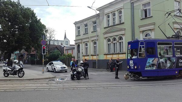 Велосипедистка попала под трамвай в Лиепае Велосипедистка попала под трамвай в Лиепае - Sputnik Латвия