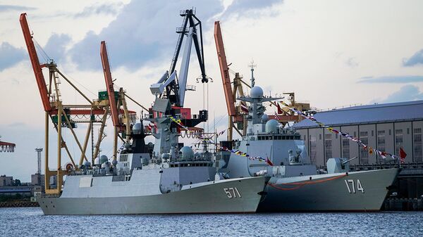 Фрегат Юньчен и эскадренный миноносец Хэфэй в Рижском порту Фрегат Юньчен и эскадренный миноносец Хэфэй в Рижском порту - Sputnik Латвия