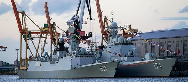 Фрегат Юньчен и эскадренный миноносец Хэфэй в Рижском порту - Sputnik Латвия