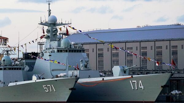 130-мм артиллерийская универсальная автоматическая установка на эскадренном миноносце Хэфэй 174 . Предназначена для стрельбы по наземным и воздушным целям, включая дозвуковые крылатые ракеты 130-мм артиллерийская универсальная автоматическая установка на эскадренном миноносце Хэфэй 174 . Предназначена для стрельбы по наземным и воздушным целям, включая дозвуковые крылатые ракеты - Sputnik Латвия