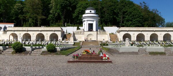 Часовня-ротонда на Лычаковском кладбище Львова - Sputnik Латвия