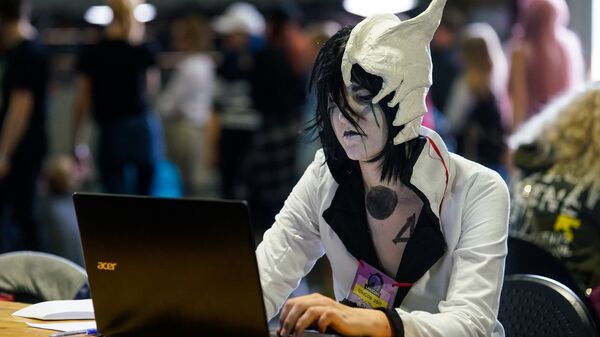 Некоторые участники прямо на фестивале уходили в виртуальный мир компьютерных игр - Sputnik Латвия