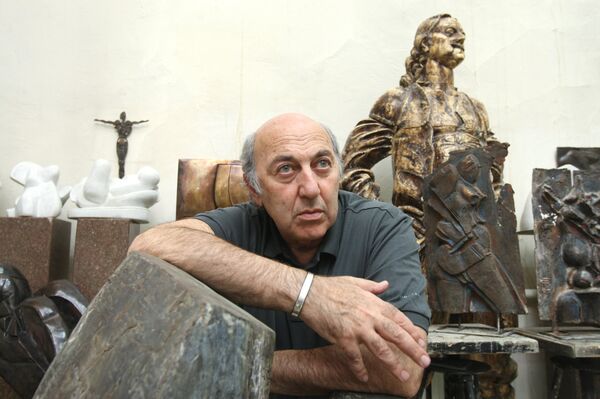Скульптор Георгий Франгулян в студии Скульптор Георгий Франгулян в студии - Sputnik Латвия