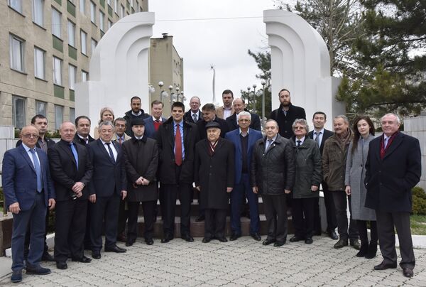 Делегация европейских политиков во время посещения Симферополя - Sputnik Латвия
