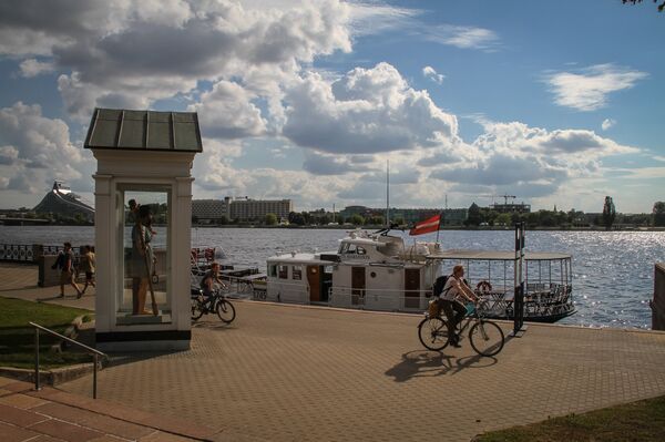 Причалы для прогулочных корабликов на набережной - Sputnik Латвия