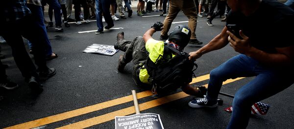 ASV notiek galēji labējo protesti - Sputnik Latvija