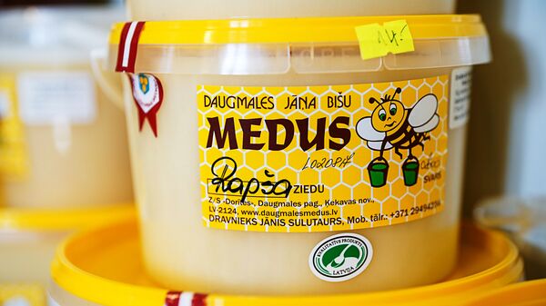 Мед из рапса один из самых вкусных Мед из рапса один из самых вкусных - Sputnik Латвия